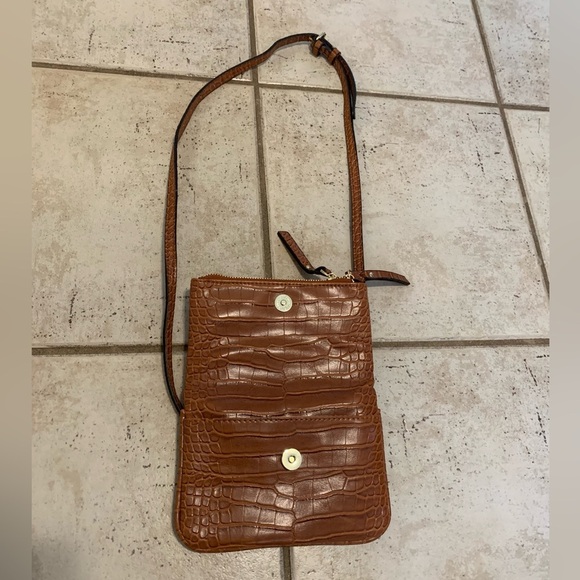 Elegant JustFab Brown Croc-Embossed Crossbody Bag - Picture 4 of 11